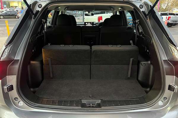 2023 Mitsubishi Outlander ES ZM