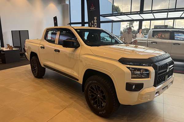 2025 Mitsubishi Triton GLX MV 4X4