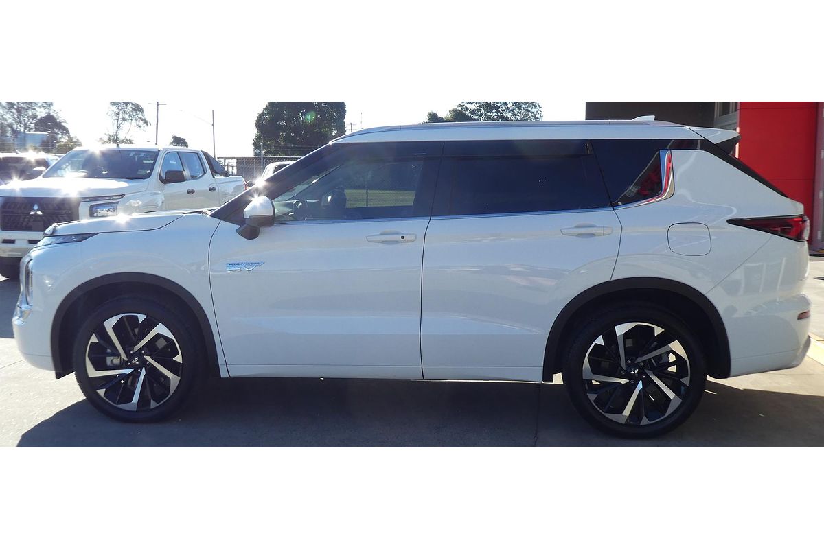 2024 Mitsubishi Outlander PHEV Exceed ZM