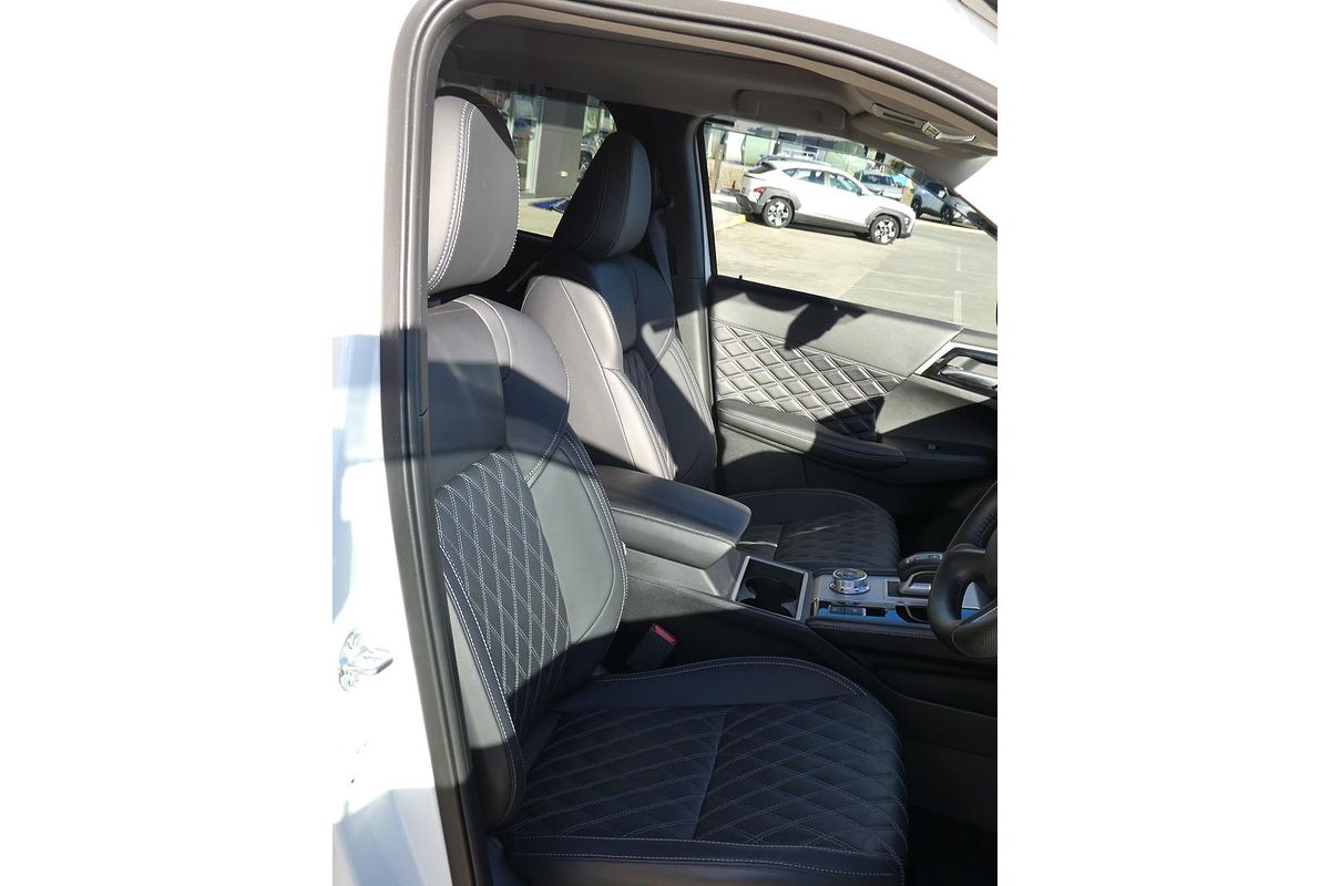2024 Mitsubishi Outlander PHEV Exceed ZM
