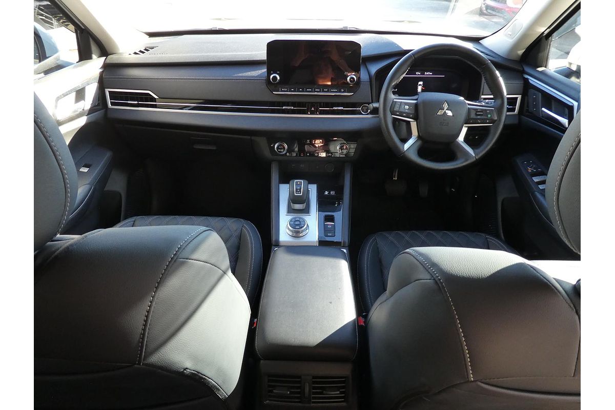 2024 Mitsubishi Outlander PHEV Exceed ZM
