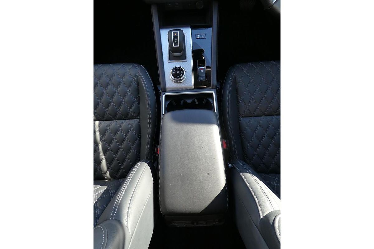 2024 Mitsubishi Outlander PHEV Exceed ZM
