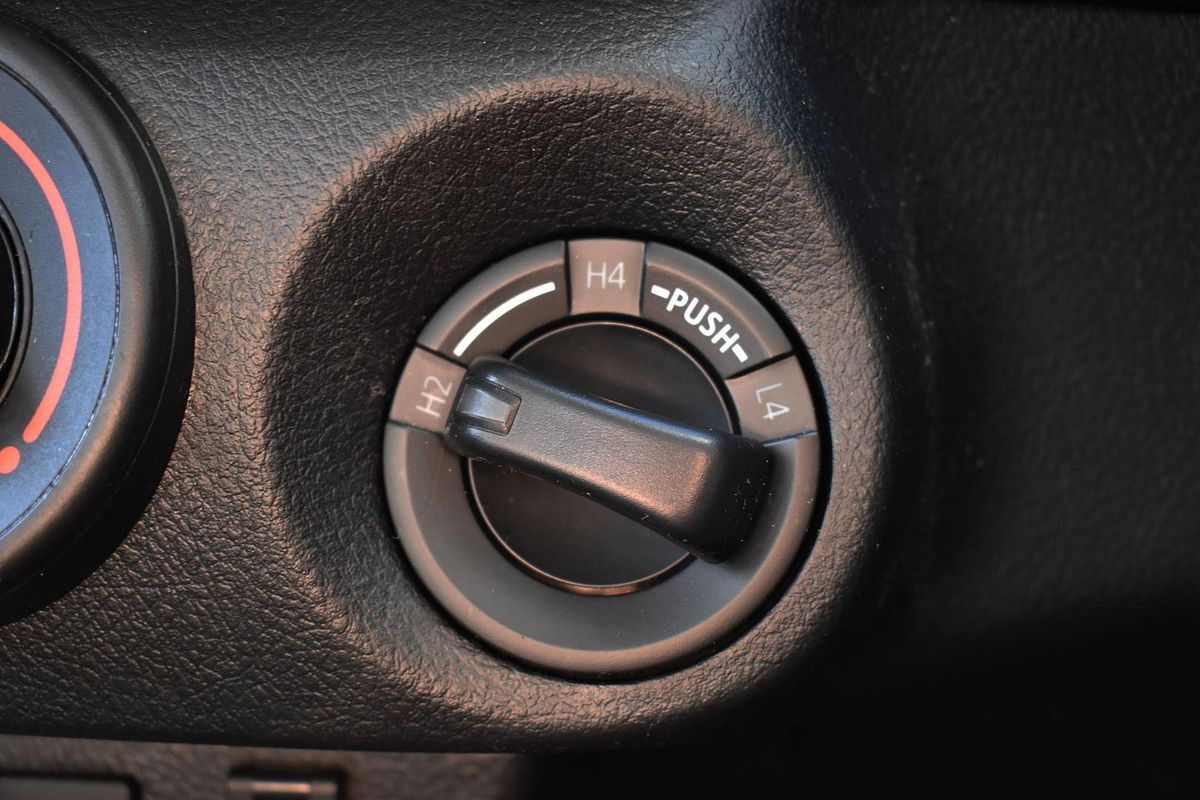 2017 Toyota Hilux SR GUN126R 4X4