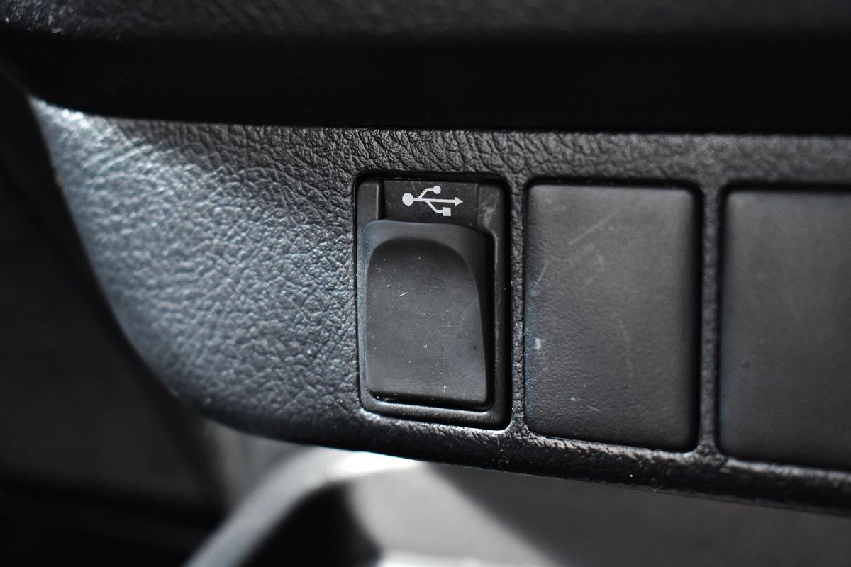 2017 Toyota Hilux SR GUN126R 4X4