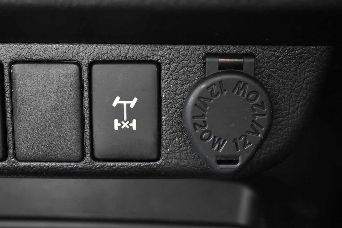 2017 Toyota Hilux SR GUN126R 4X4