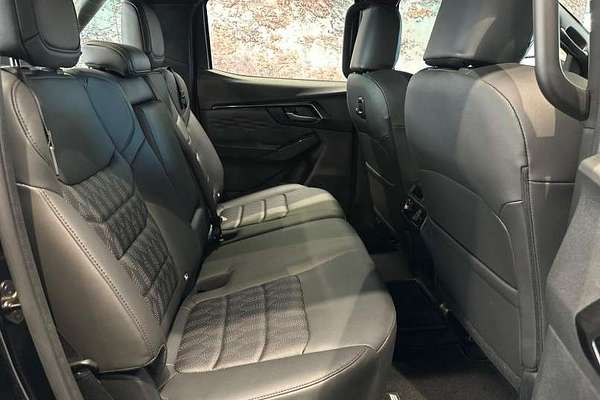 2025 Isuzu D-MAX BLADE 4X4