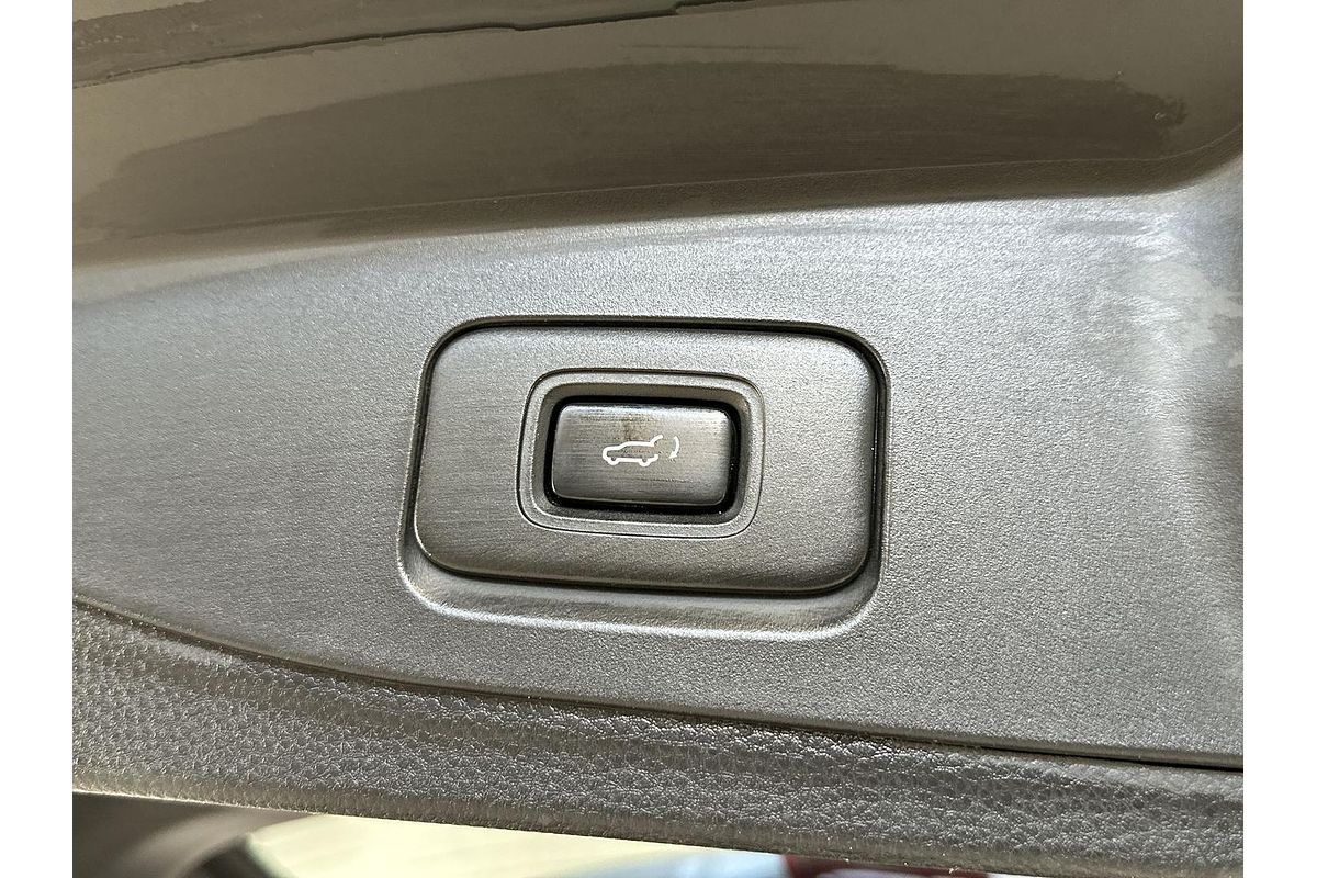 2022 Isuzu MU-X LS-T