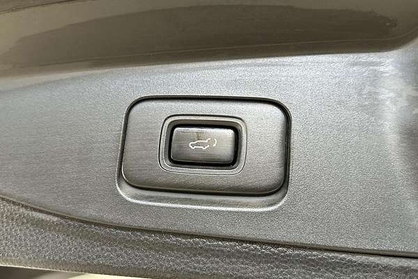 2022 Isuzu MU-X LS-T