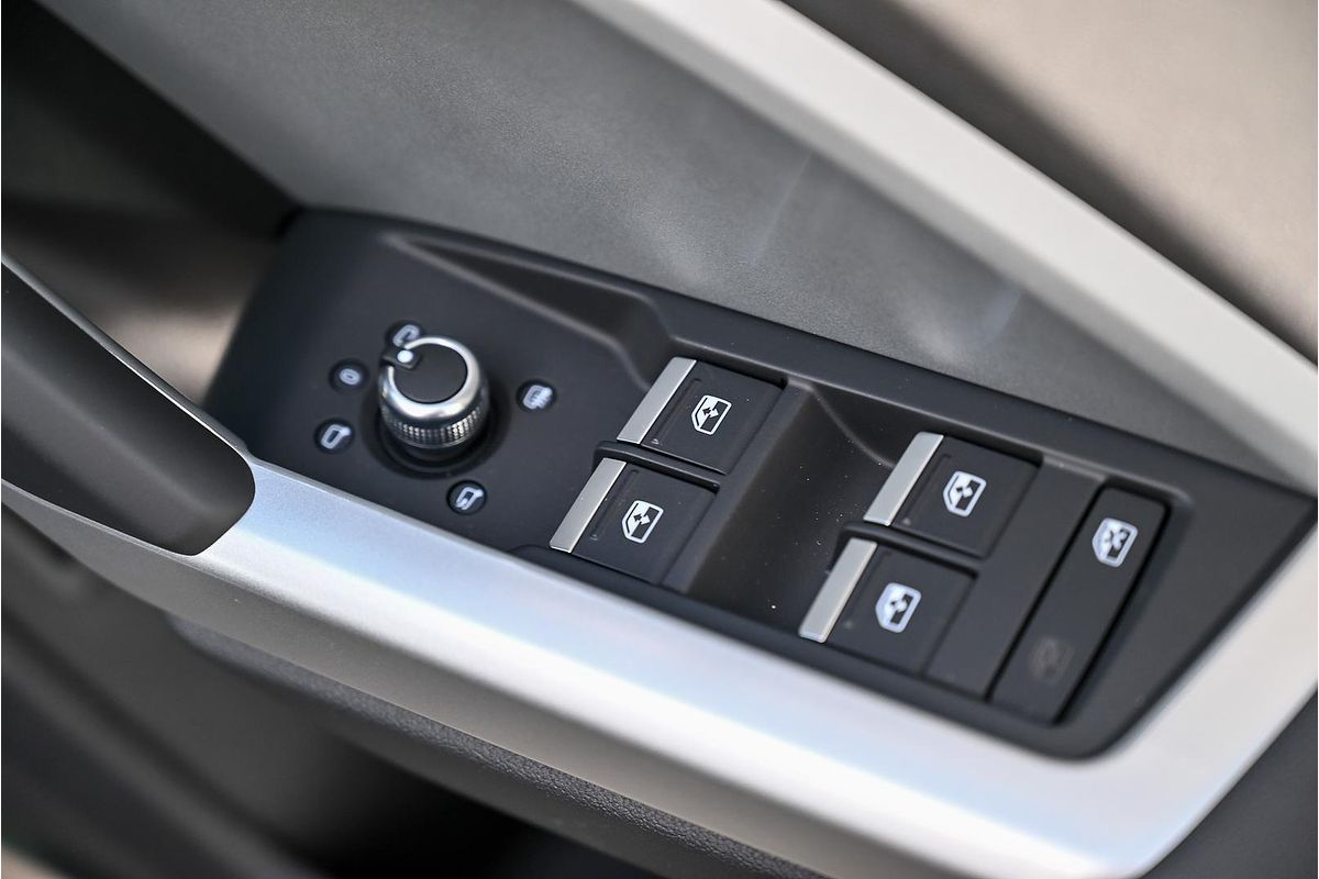 2025 Audi Q3 35 TFSI S line F3