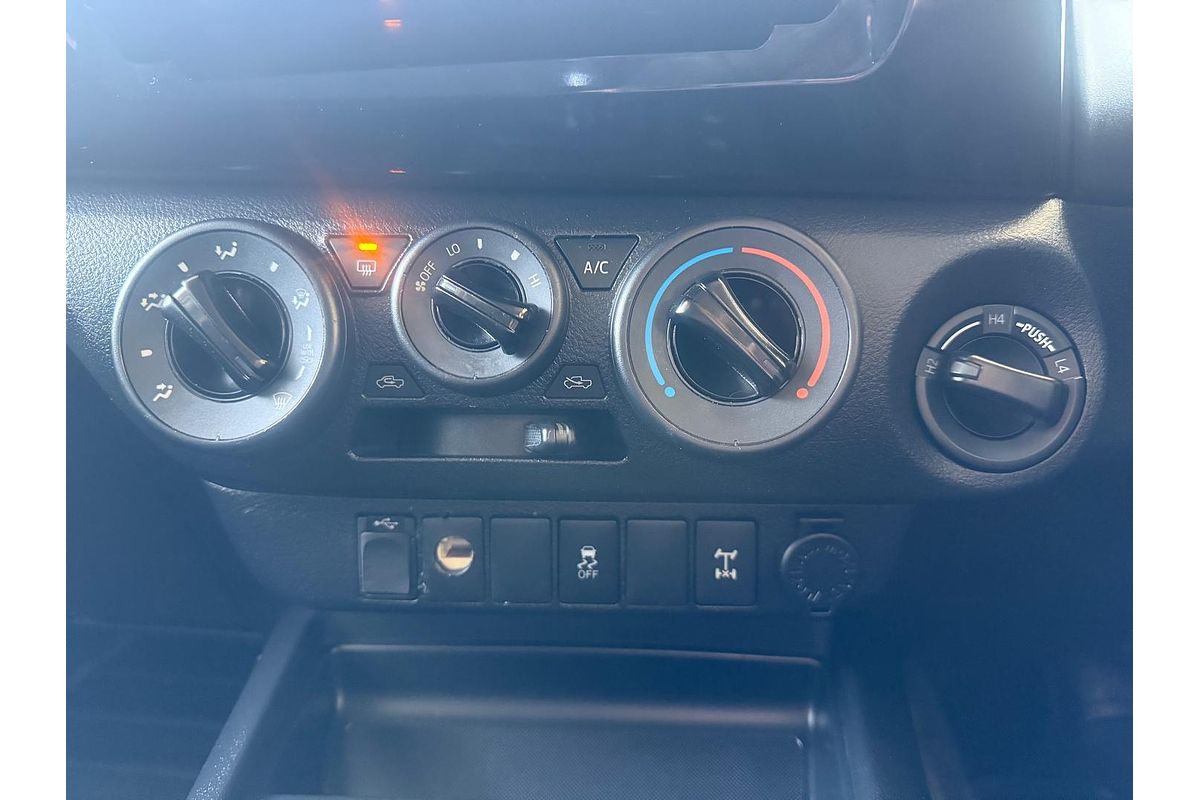 2017 Toyota Hilux SR GUN126R 4X4