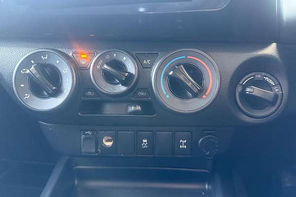 2017 Toyota Hilux SR GUN126R 4X4