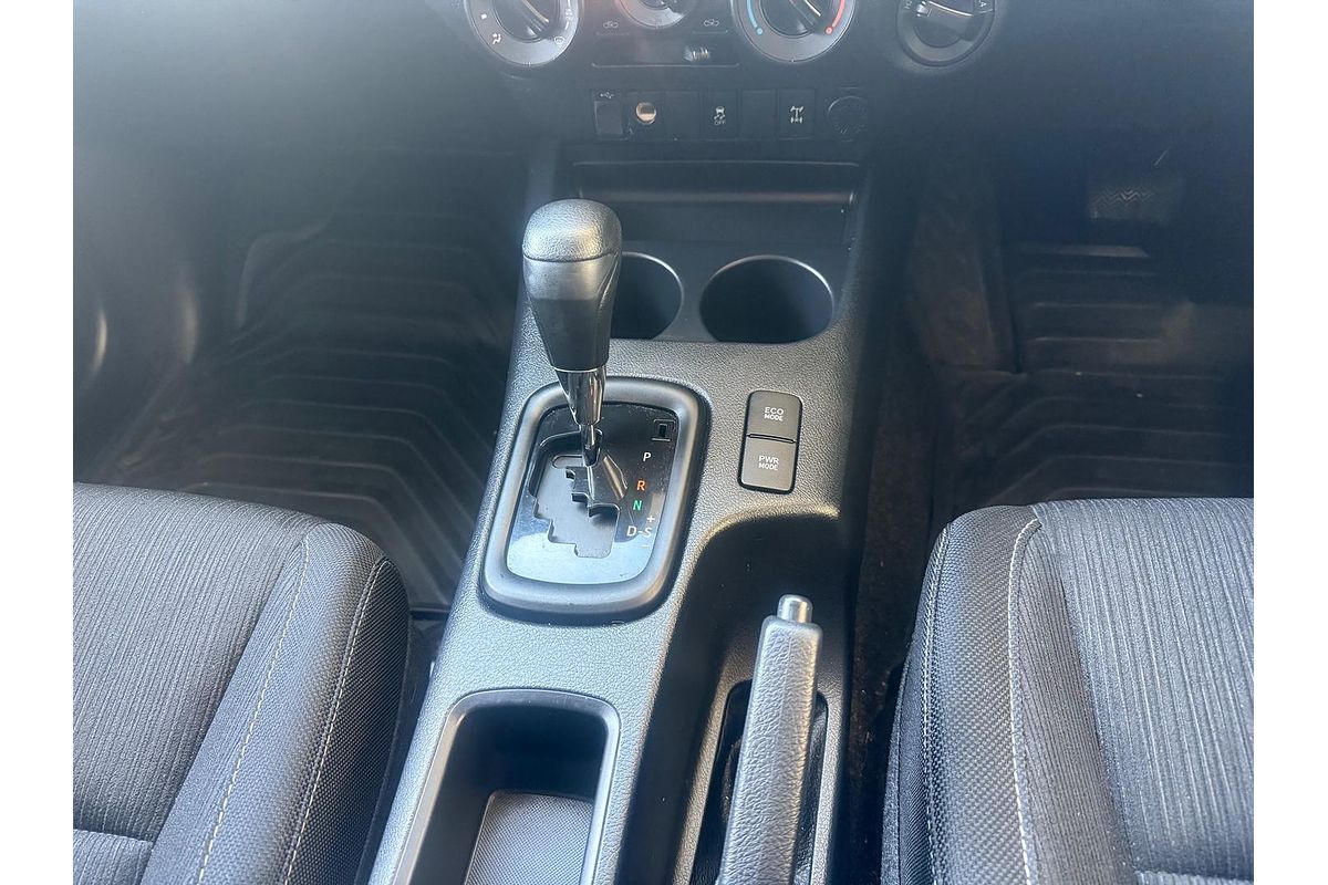 2017 Toyota Hilux SR GUN126R 4X4