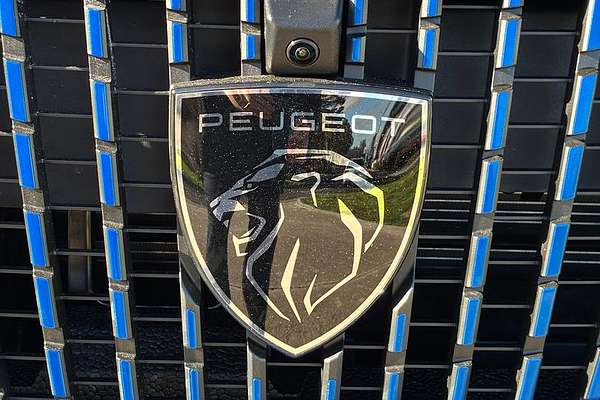 2025 Peugeot 2008 GT Hybrid P24