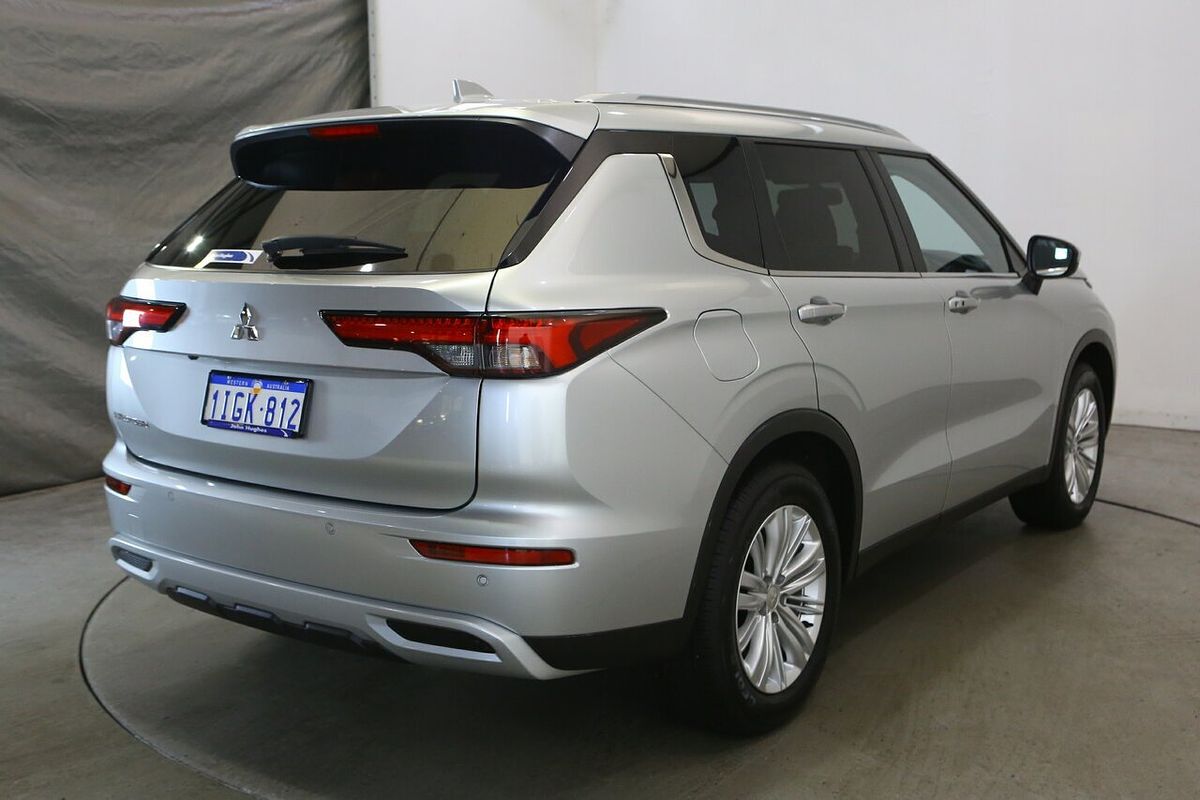 2024 Mitsubishi Outlander LS ZM
