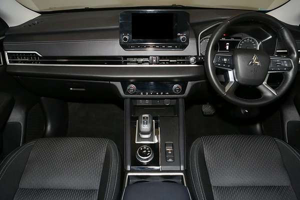 2024 Mitsubishi Outlander LS ZM