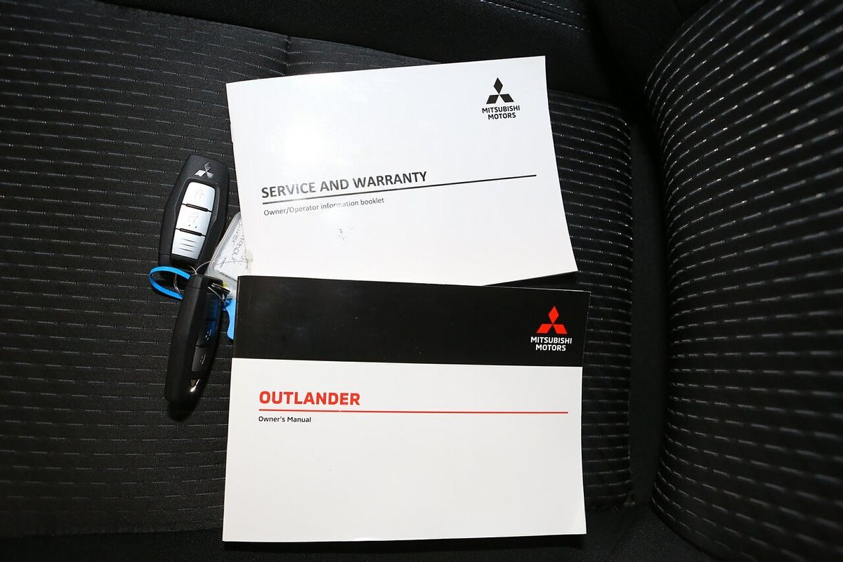 2024 Mitsubishi Outlander LS ZM