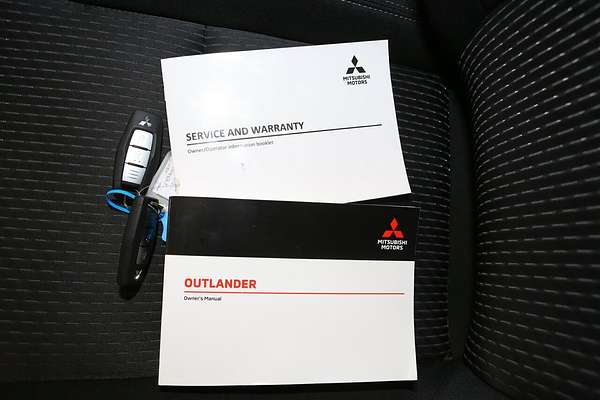 2024 Mitsubishi Outlander LS ZM