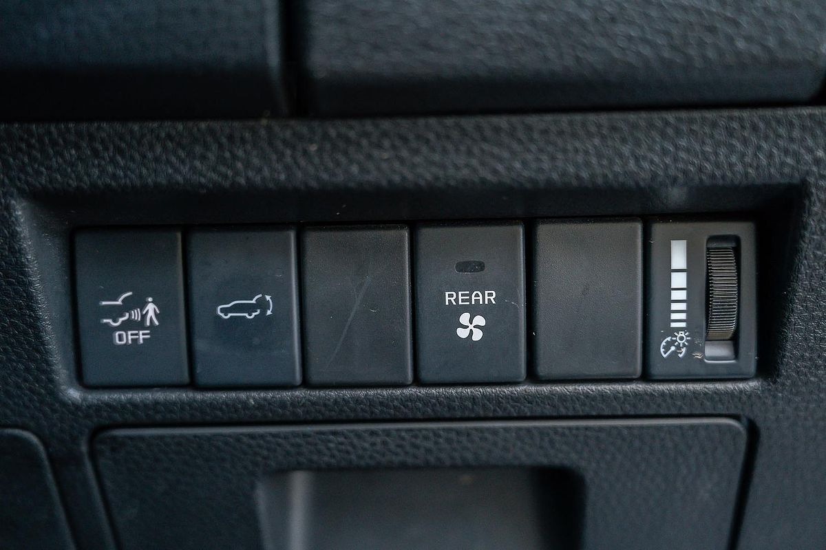 2023 Isuzu MU-X LS-T