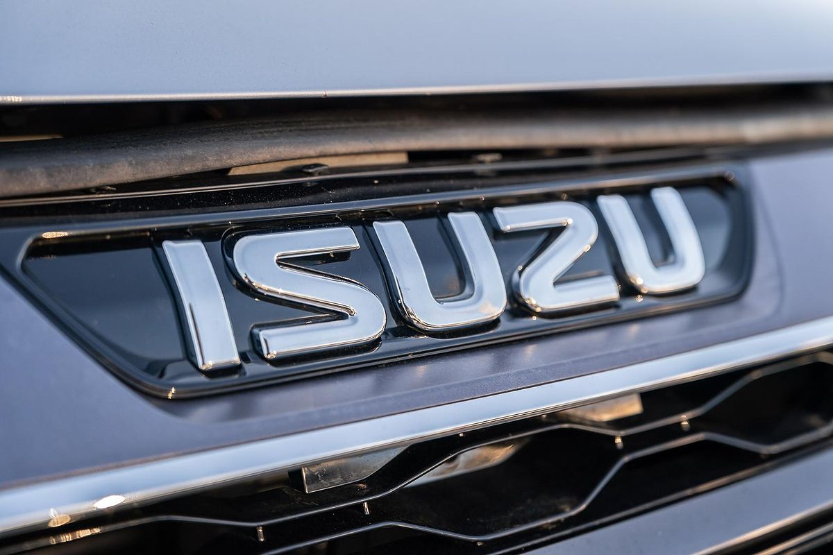 2023 Isuzu MU-X LS-T