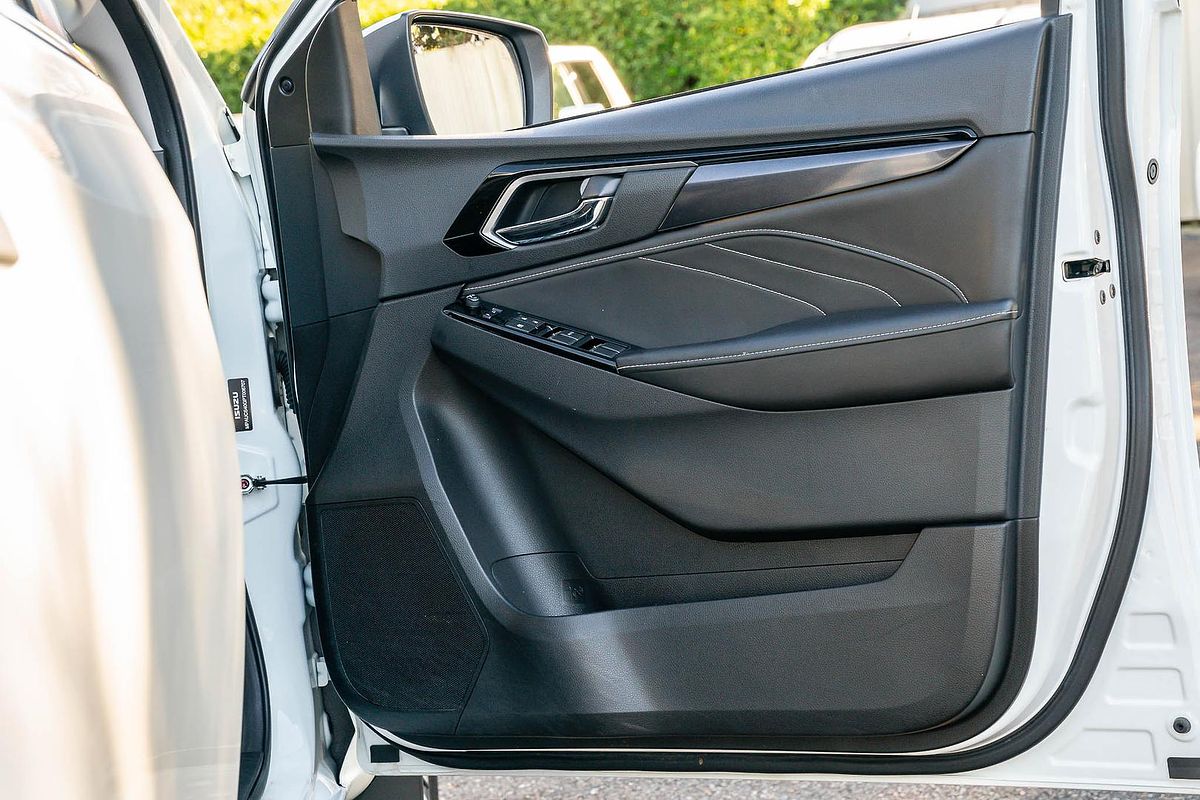 2023 Isuzu MU-X LS-T