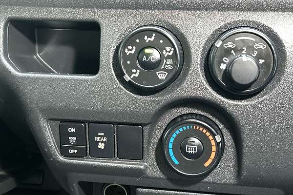 2014 Toyota Hiace Commuter KDH223R