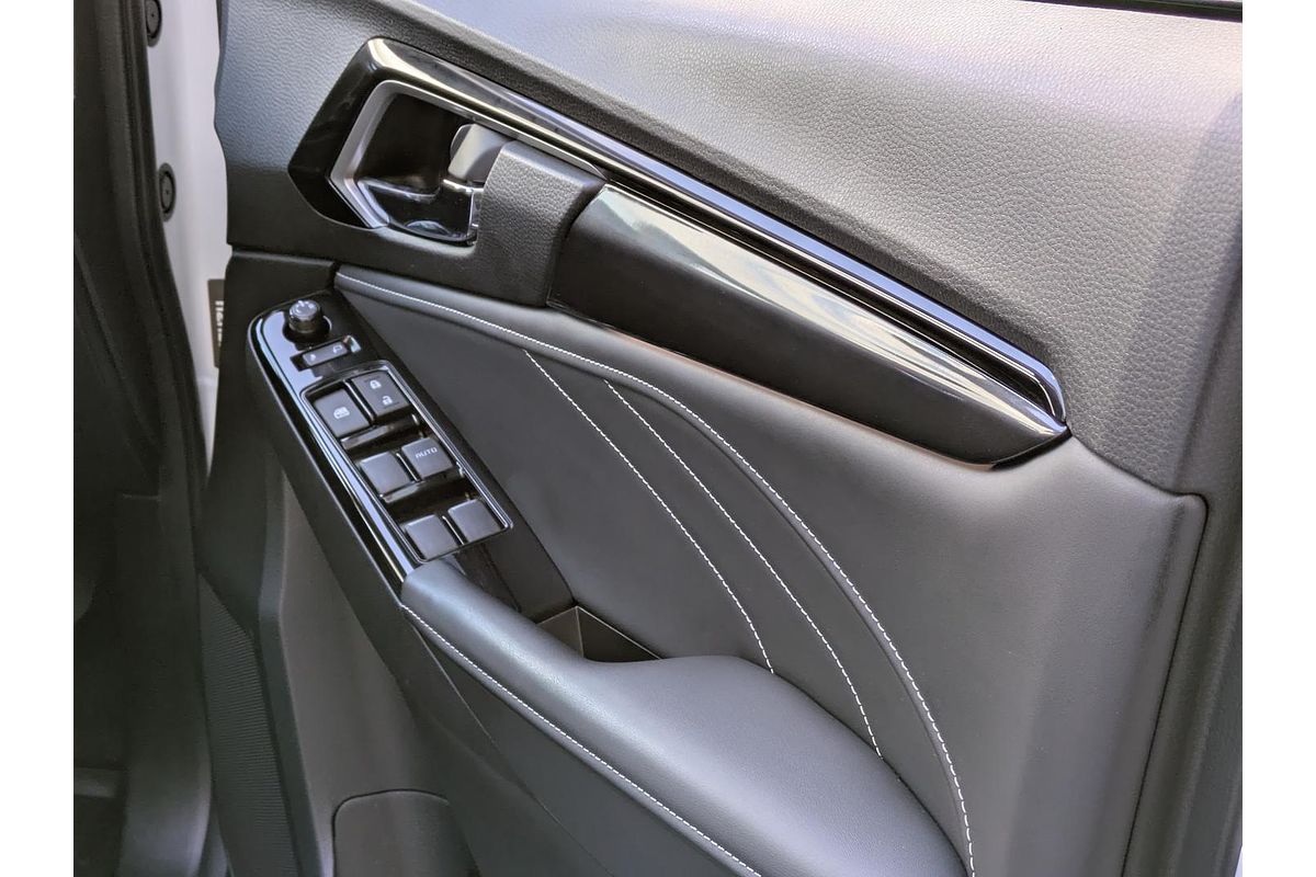 2024 Isuzu MU-X LS-T