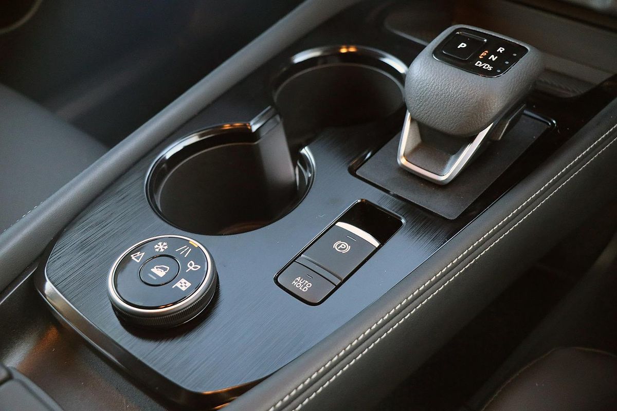 2024 Nissan X-TRAIL ST-L T33