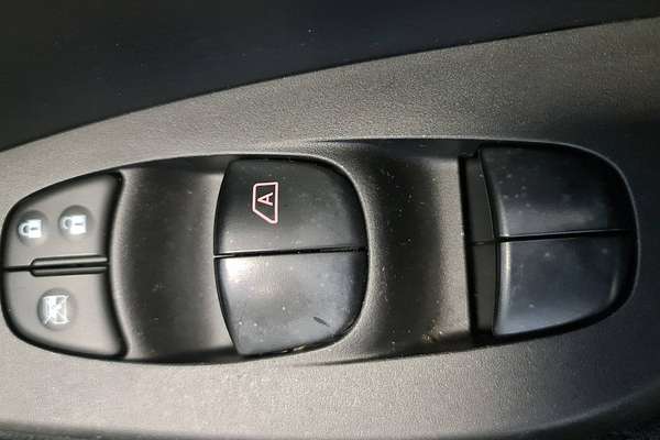 2013 Nissan Pulsar ST C12