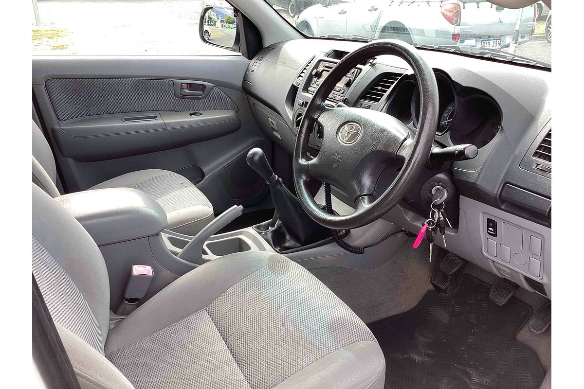 2005 Toyota Hilux SR GGN25R 4X4