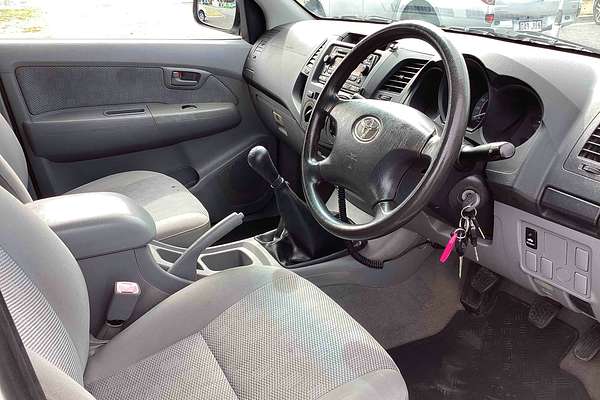 2005 Toyota Hilux SR GGN25R 4X4