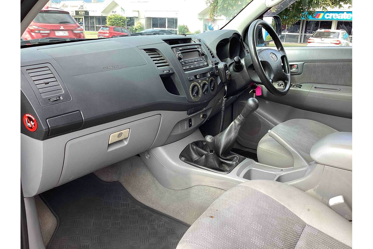 2005 Toyota Hilux SR GGN25R 4X4