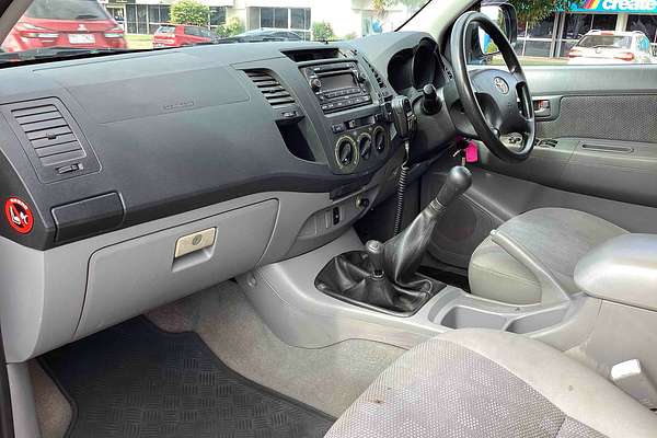 2005 Toyota Hilux SR GGN25R 4X4