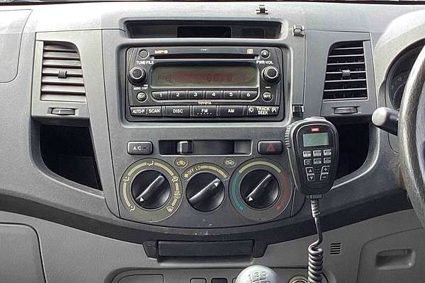 2005 Toyota Hilux SR GGN25R 4X4