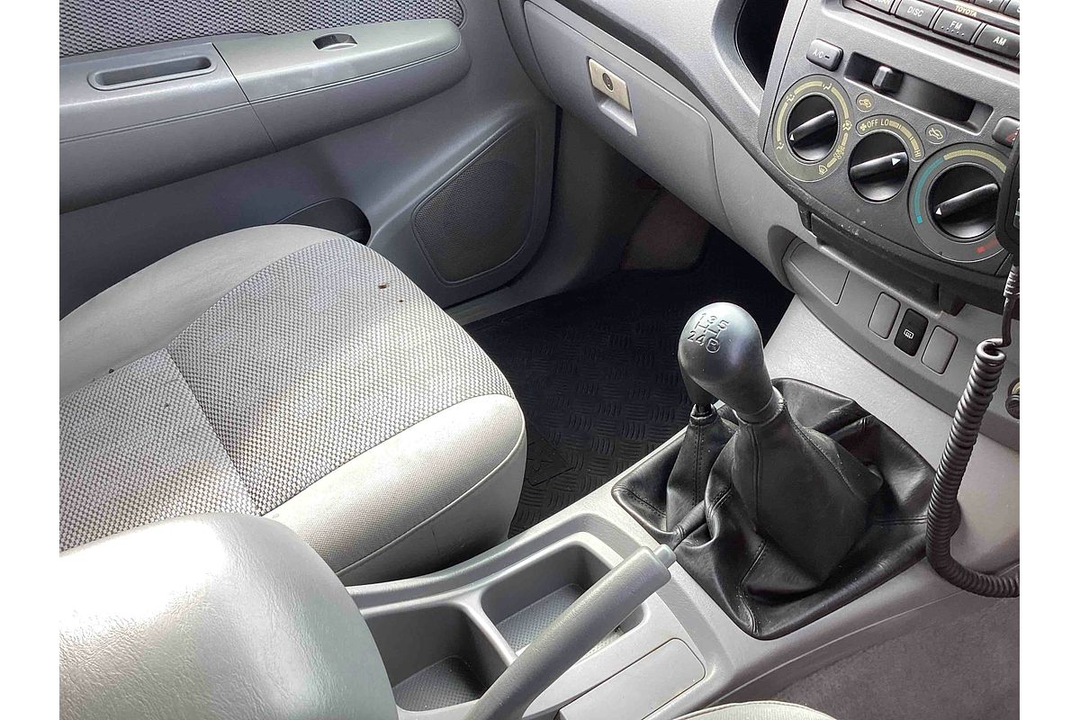 2005 Toyota Hilux SR GGN25R 4X4