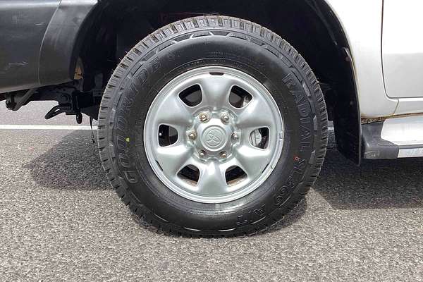 2005 Toyota Hilux SR GGN25R 4X4