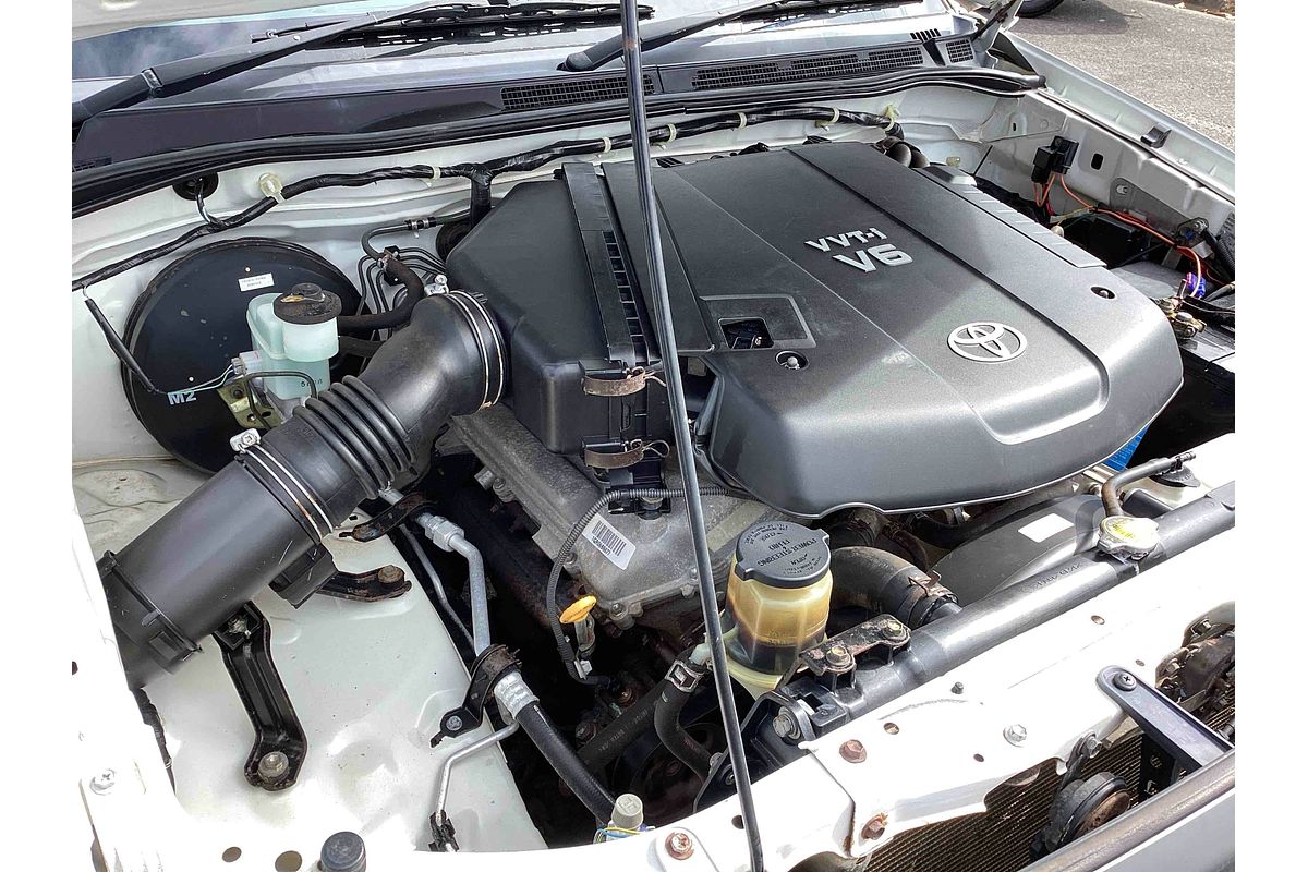2005 Toyota Hilux SR GGN25R 4X4