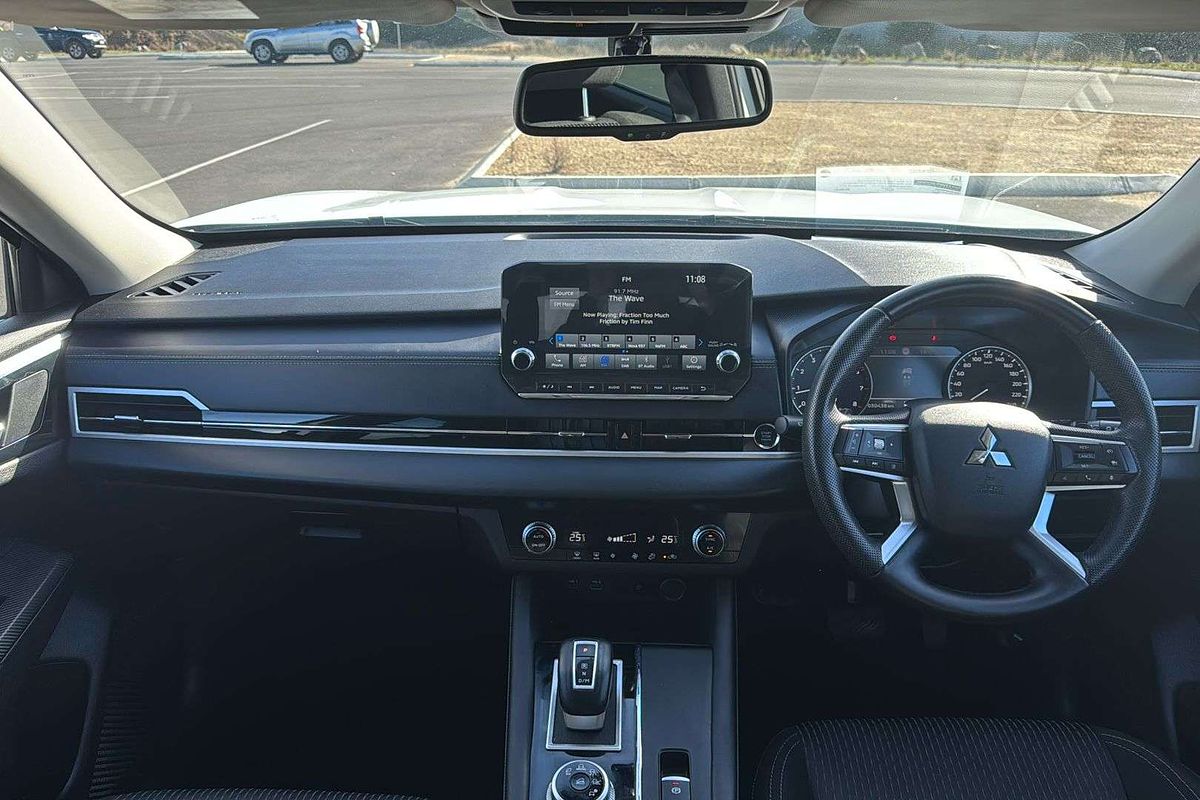 2023 Mitsubishi Outlander LS ZM