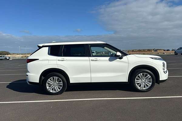 2023 Mitsubishi Outlander LS ZM
