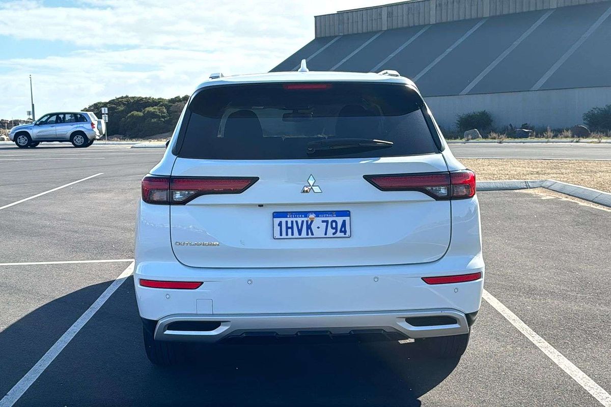 2023 Mitsubishi Outlander LS ZM