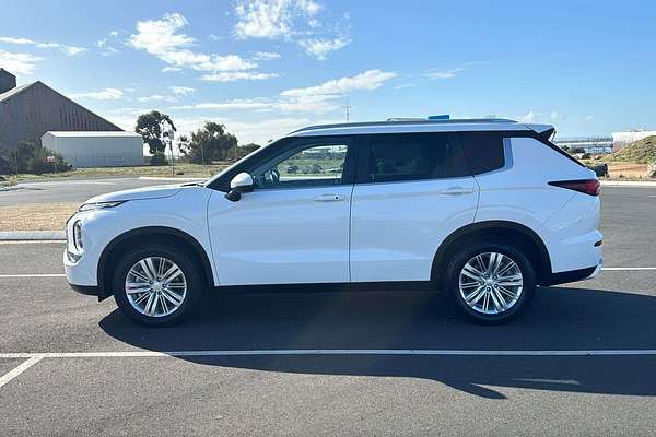 2023 Mitsubishi Outlander LS ZM