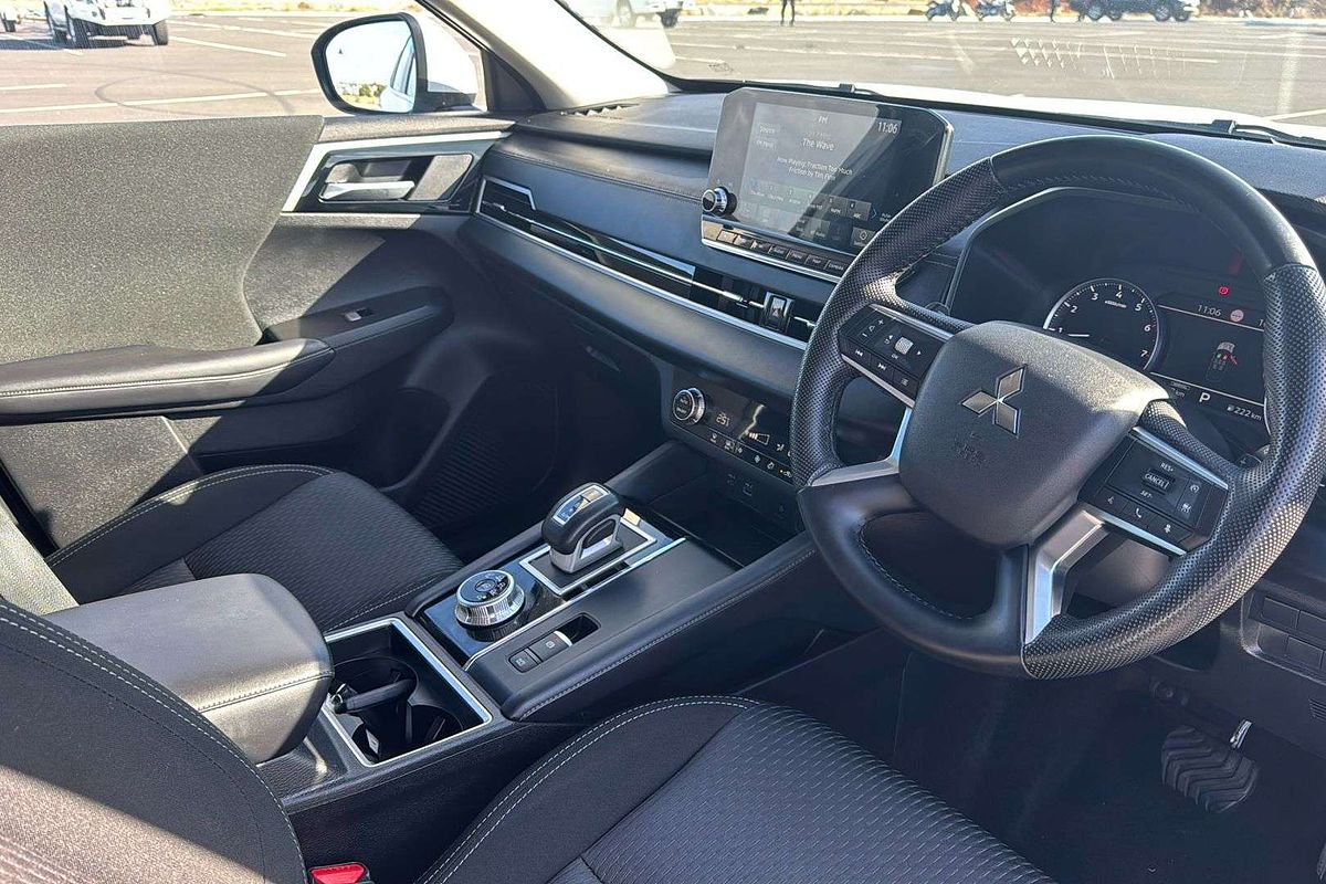 2023 Mitsubishi Outlander LS ZM