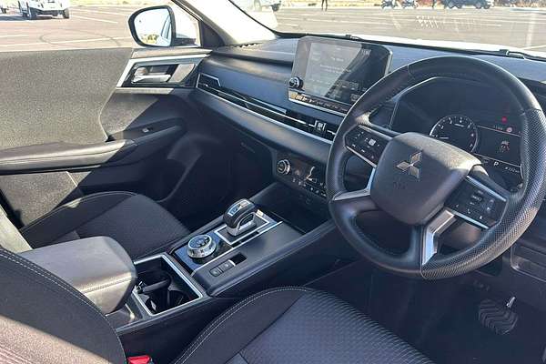 2023 Mitsubishi Outlander LS ZM