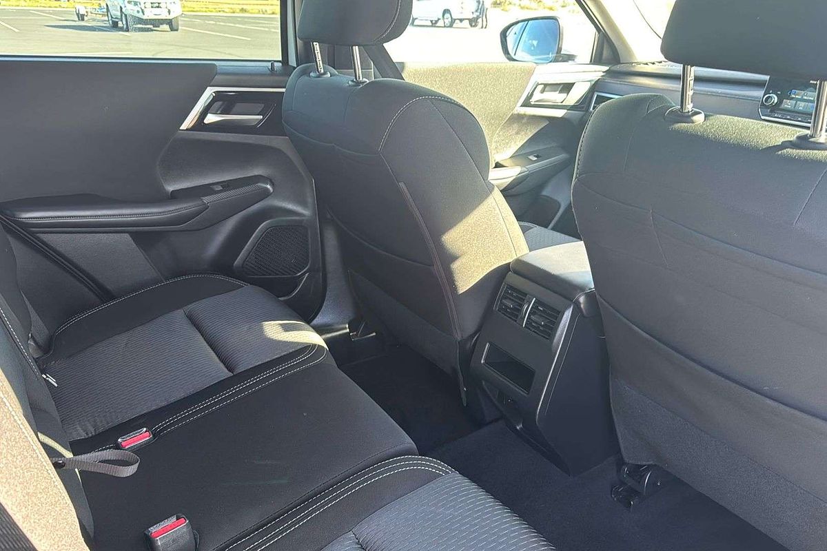 2023 Mitsubishi Outlander LS ZM