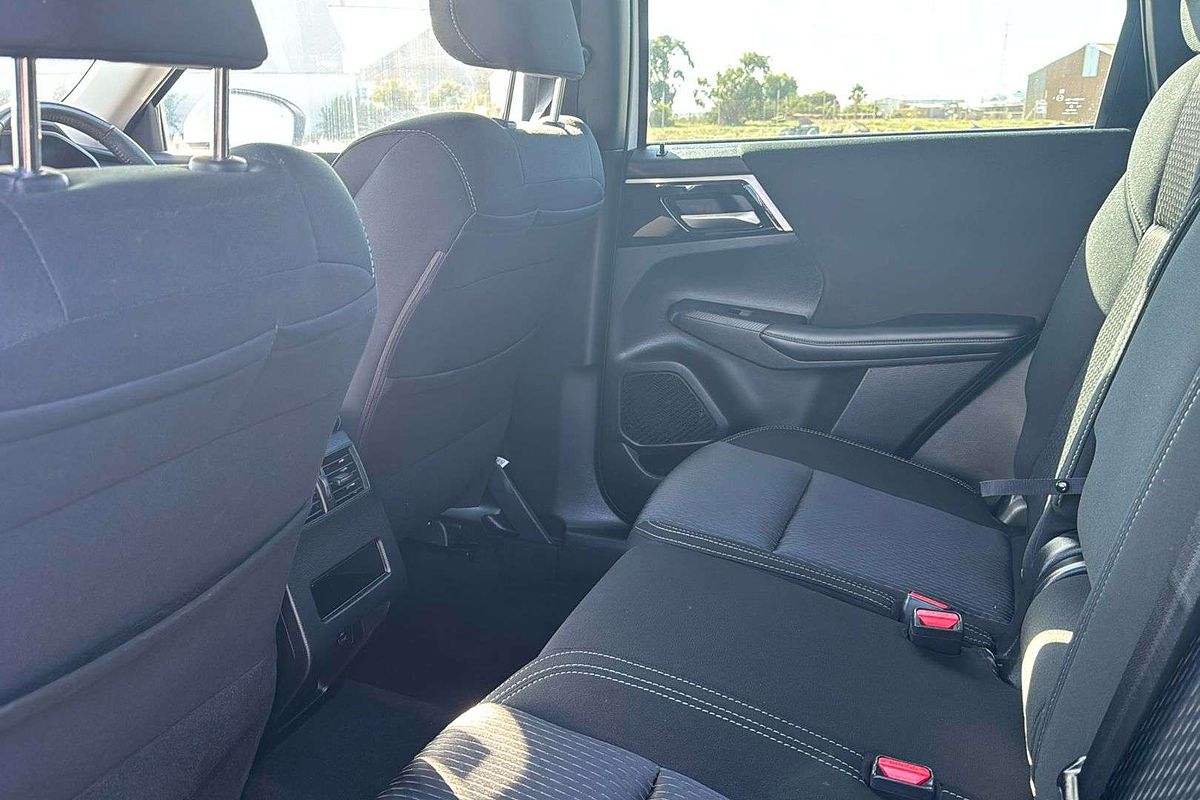 2023 Mitsubishi Outlander LS ZM