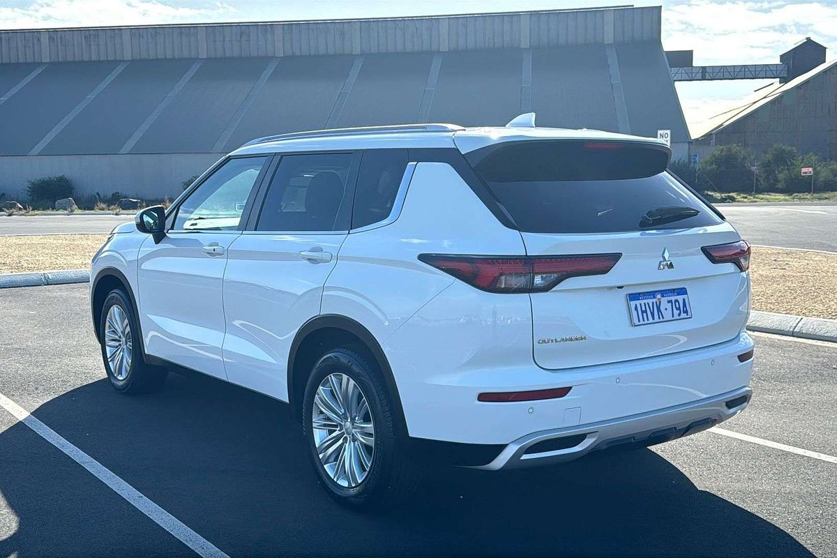2023 Mitsubishi Outlander LS ZM