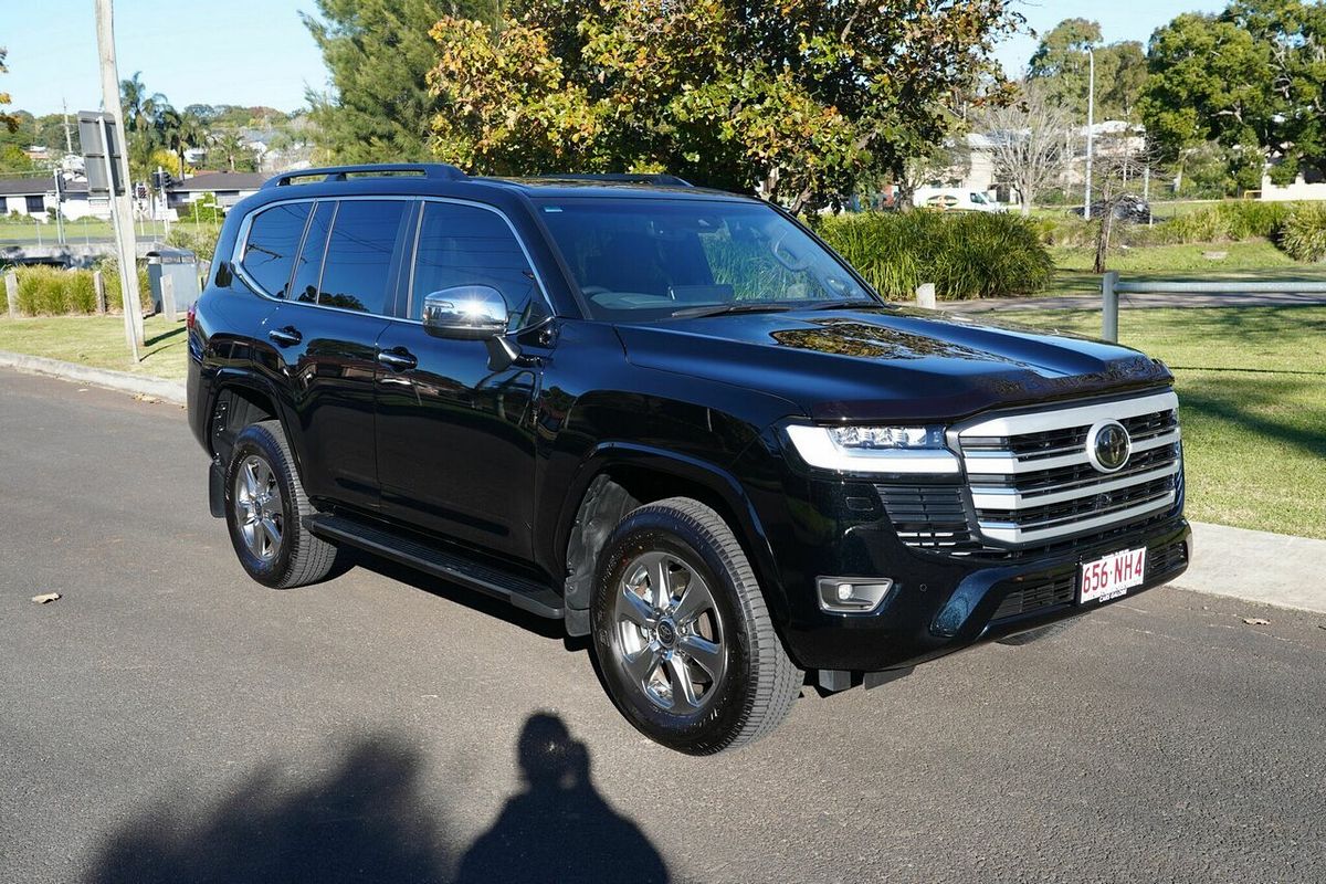 2023 Toyota Landcruiser Sahara FJA300R