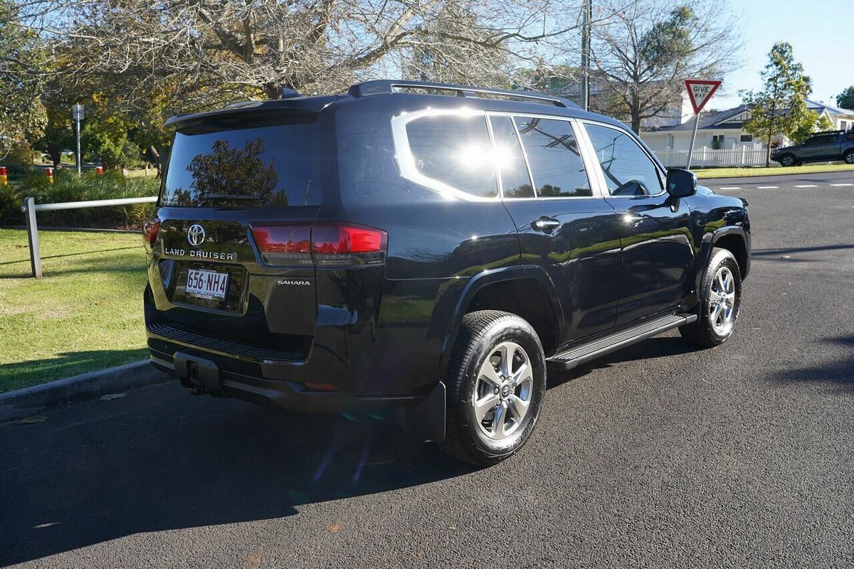 2023 Toyota Landcruiser Sahara FJA300R