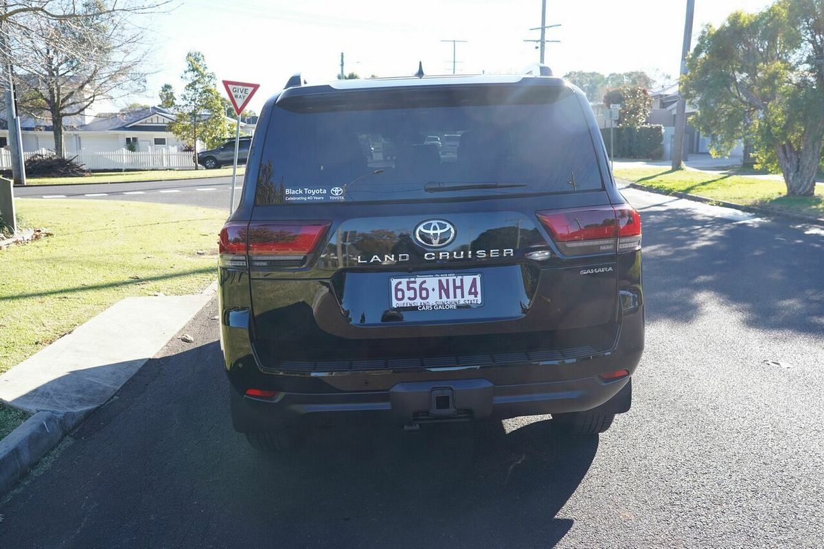 2023 Toyota Landcruiser Sahara FJA300R