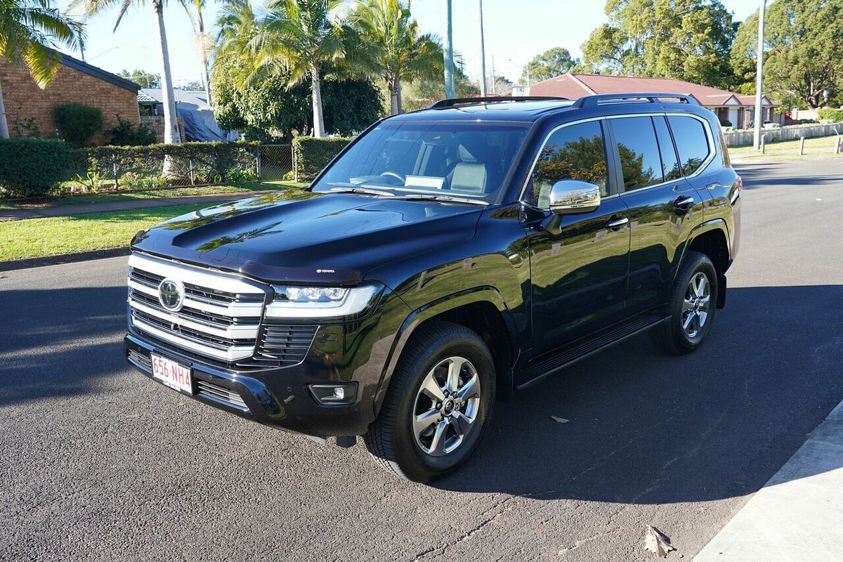 2023 Toyota Landcruiser Sahara FJA300R