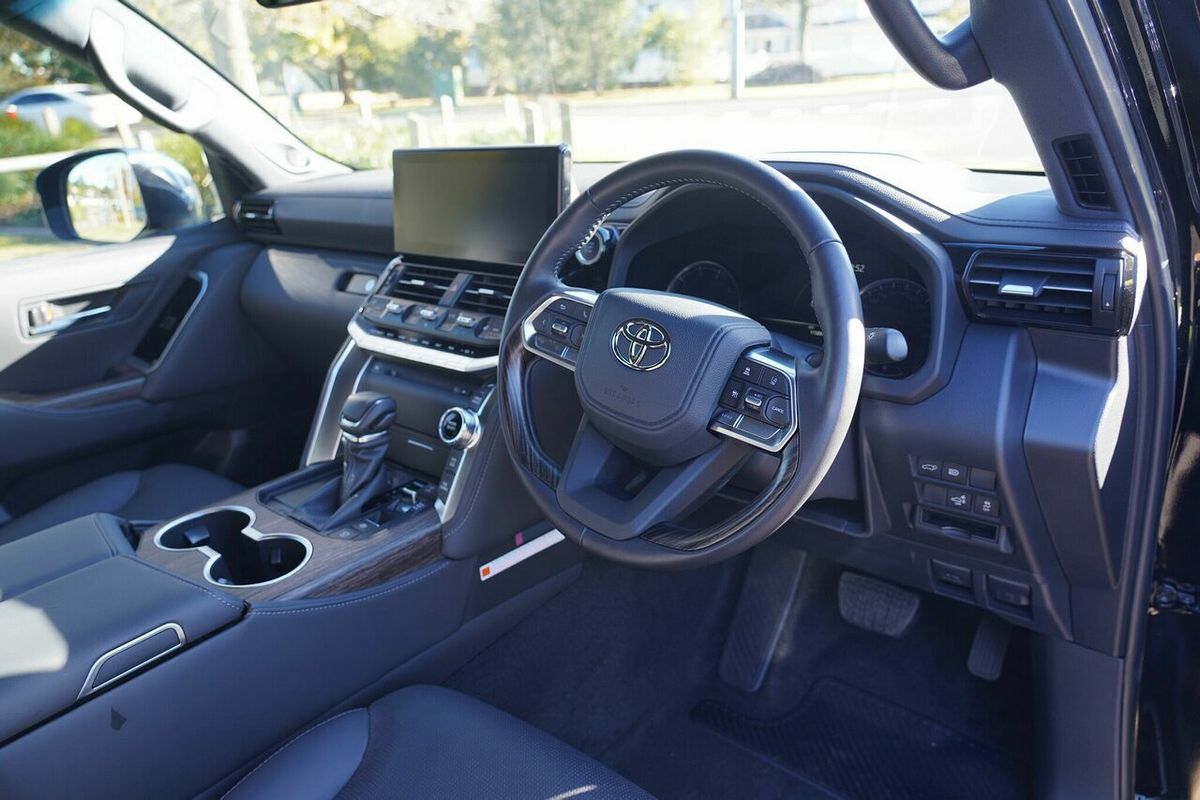 2023 Toyota Landcruiser Sahara FJA300R